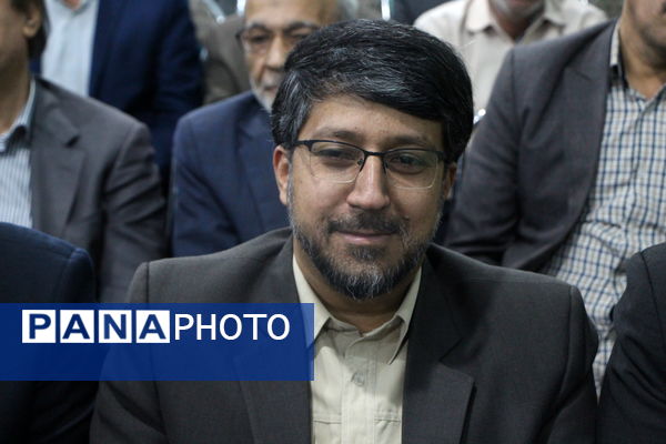 رونمایی از کتاب «علاقه‌بند مردم» در یزد 