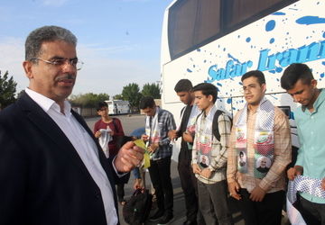 دانش آموزان بوشهربرای دیدار با مقام معظم رهبری عازم تهران شدند 