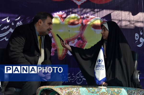 حال و هوای غرفه‌های سازمان دانش‌آموزی و خبرگزاری پانا در راهپیمایی ۲۲ بهمن