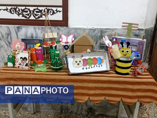 نمایشگاه دستاوردهای علمی و پژوهشی دبستان نرجس یک و دو 