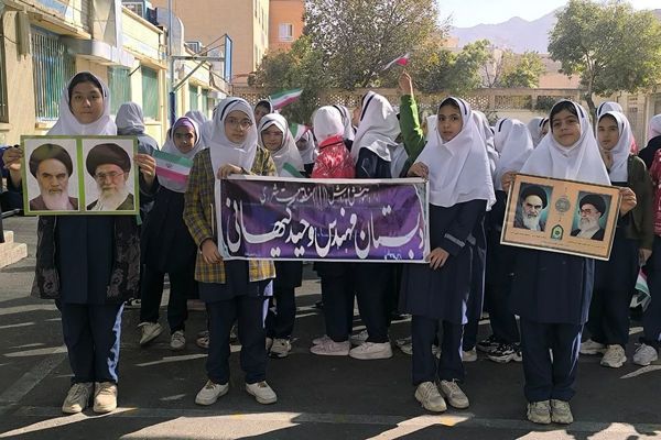 تجدیدِ پیمان با انقلاب و اهل بیت(ع) در روز ۱۳ آبان