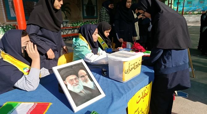 انتخابات شورای دانش آموزی‌در دبیرستان‌ یغمای‌ نیشابوری(وکیلی۳)