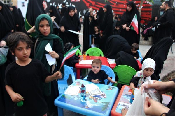 حماسه حضور نوجوانان کفن‌پوش قمی در راهپیمایی «عهد خون»