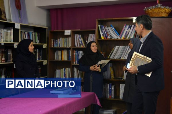  بازدید از کتابخوانه مدرسه حکمت بهارستان‌دو