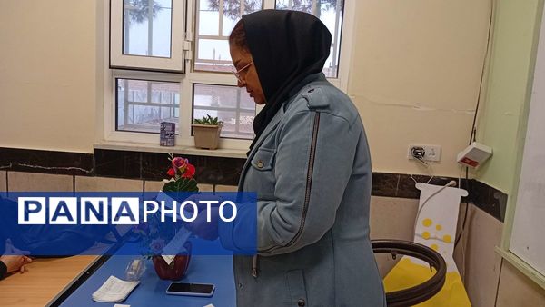 جلسه انجمن اولیا و تحویل کارنامه هشدار دبیرستان مادرمهربان خلیل آباد