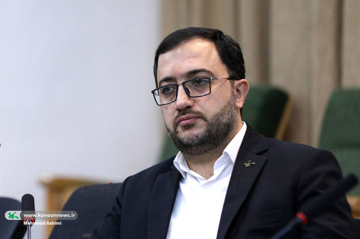 کودکان و نوجوانان ابوموسی، سیری و تنب بزرگ بورسیه کانون زبان می‌شوند