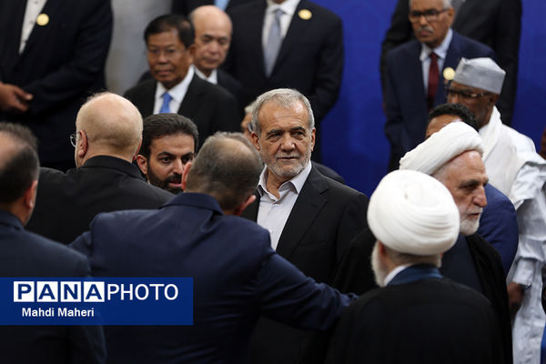 ورود مهمانان مراسم تحلیف رئیس‌جمهوری به مجلس شورای اسلامی 
