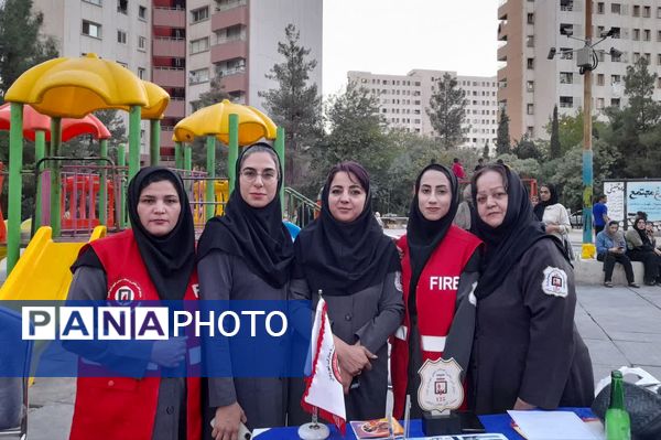 برنامه دورهمی شهروندی هم ساده‌ها در مجتمع مدرس شیراز 