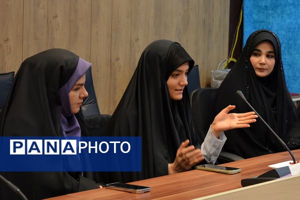 تقدیر از برگزیدگان لیگ جت در سالن فرهنگ بهارستان‌دو