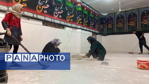 حسینیه حضرت ابوالفضل(ع) در استقبال از ماه محرم سیاه پوش و غبارروبی شد