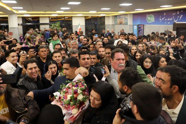 آیین استقبال باشکوه از آتوسا گلشاد نژاد، قهرمان طلای کاراته ایران در کرمانشاه