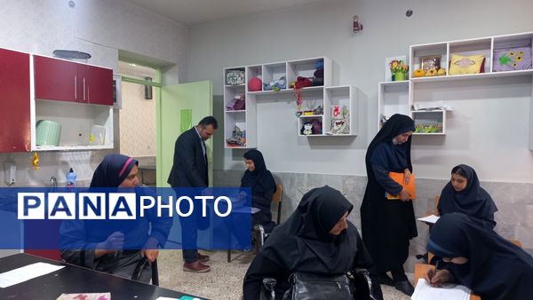 بازدید سرپرست اداره آموزش و پرورش استثنایی استان از روند برگزاری امتحانات نوبت دوم