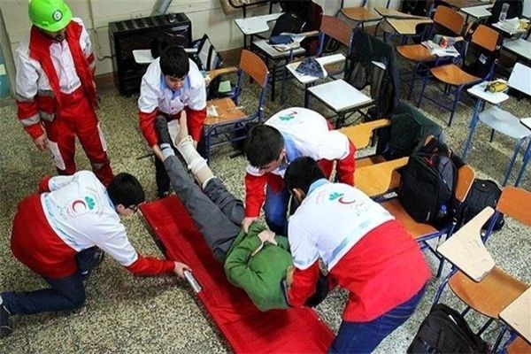 کانون‌های دانش‌آموزی هلال احمر گامی مؤثر در ترویج فرهنگ امداد و نجات است