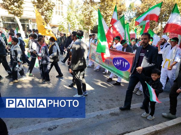 طنین شعارهای ضد استکباری در شاندیز