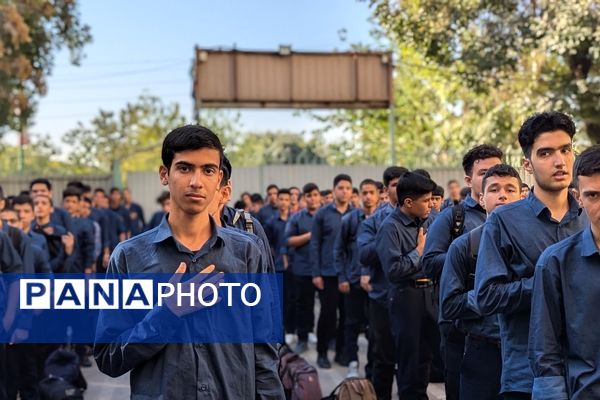 کنگره برزگداشت شهدای دانش‌آموزی دبیرستان هاتف اصفهان