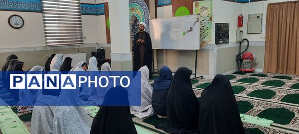 محفل نماز جماعت در دبیرستان نمونه دولتی مهشید مصلی نژاد