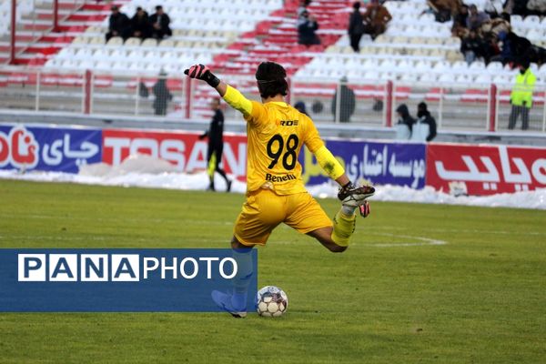 بازی تراکتور و ملوان در تبریز