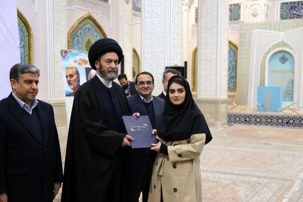 آینده عزت و استقلال ایران در گرو علم، نخبگان و بصیرت نسل جوان است