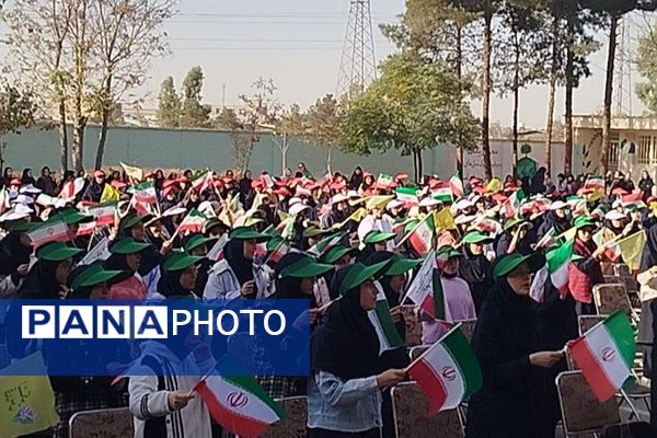 نواختن زنگ استکبارستیزی در دبیرستان ریحانه النبی باقرشهر 