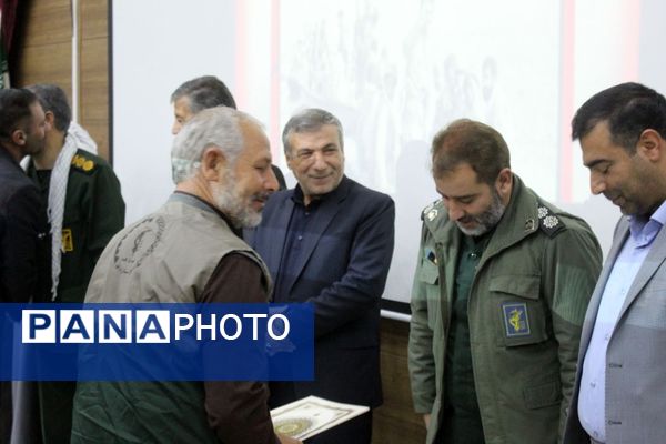 تجلیل از کارآفرینان ملکان در آیین هفته بسیج