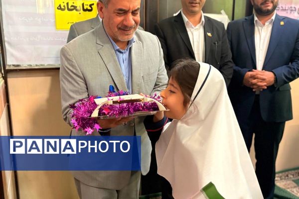 درخشش شکوفه های امید در مدرسه آیت الله خامنه ای 