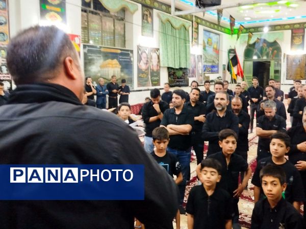 نوای “لبیک یا حسین” در شب پنجم محرم در رزق آباد طنین‌انداز شد