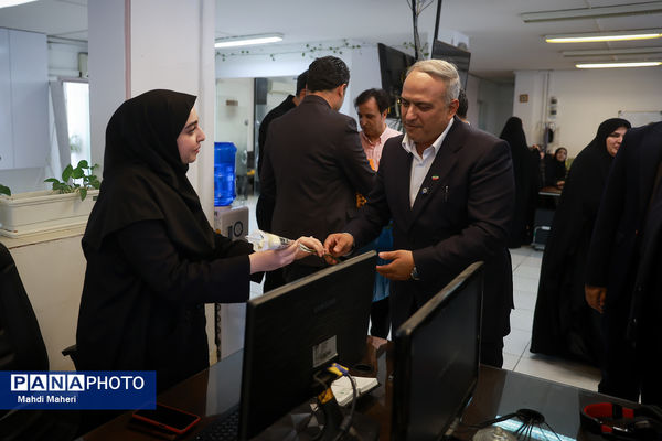 بازدید مدیرکل آموزش و پرورش شهرستان‌های استان تهران از خبرگزاری پانا در روز خبرنگار