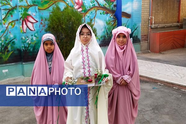 آغاز سال تحصیلی نو با شور و هیجان جشن شکوفه‌ها در مدارس پیشوا