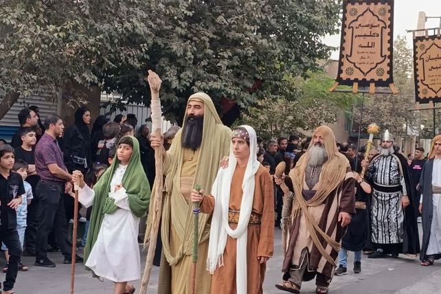 آیین ملی مذهبی خیمه‌برداری و خیمه‌کوبی در شهر تاریخی نوش آباد