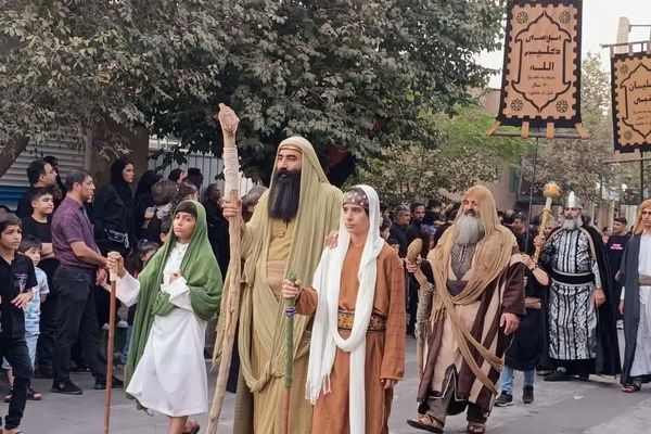 آیین ملی مذهبی خیمه‌برداری و خیمه‌کوبی در شهر تاریخی نوش آباد