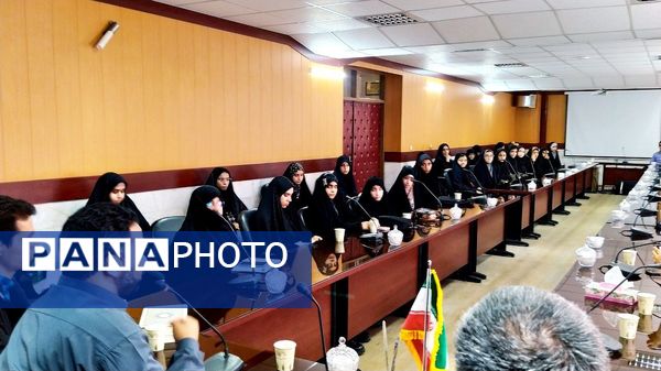 نشست تشکل های دانش‌آموزی با مدیر آموزش و پرورش کاشمر