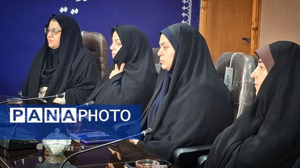 نشست بانوان ستادی با سرپرست آموزش و پرورش قائمشهر