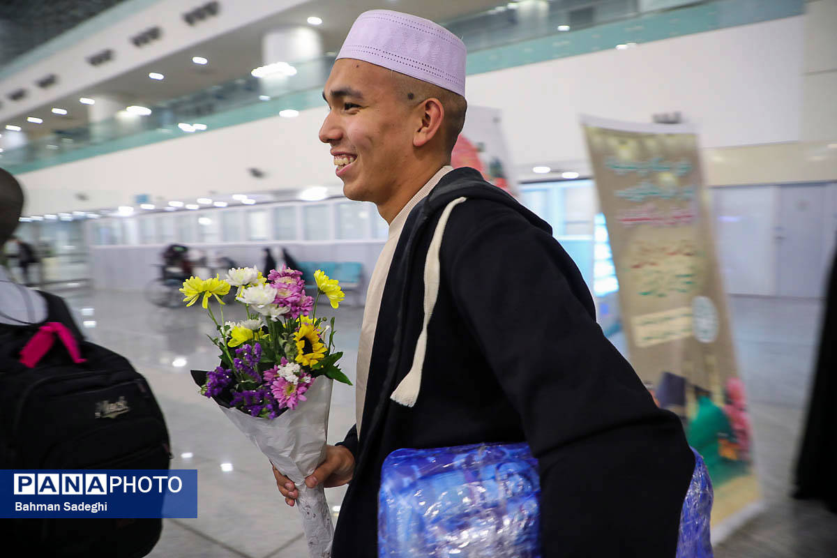 مراسم استقبال بازگشت اولین کاروان عمره گذار دانش آموزان پسر