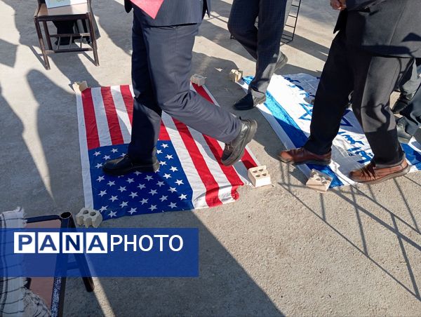 همبستگی نسل امروز با آرمان‌های انقلاب در راهپیمایی ۱۳ آبان باخرز