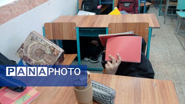 مانور زلزله  در دبیرستان حجت‌ الاسلامی نیشابور 
