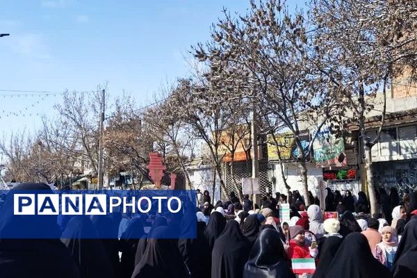 پاسخ حماسی مردم انقلابی فاروج به استکبار جهانی با حضور در راهپیمایی ۲۲بهمن 