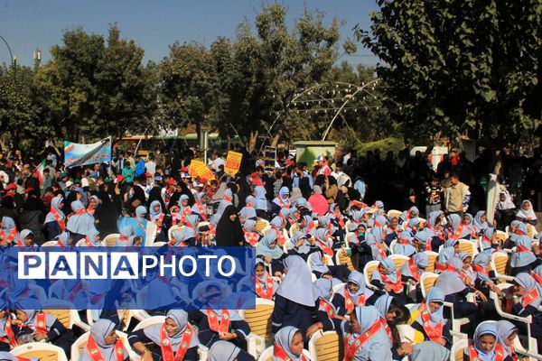 تجلی اقتدار مردم بهارستان در راهپیمایی ۱۳ آبان