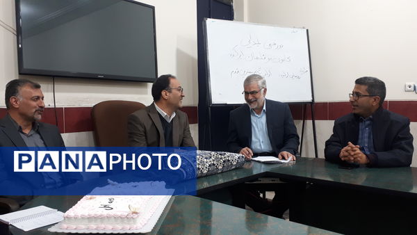 رونمایی از کتاب اولین گام مهمترین قدم در ابرکوه