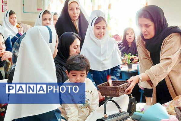 جشن ولادت بانوی دو عالم در دبستان وحیدکیهانی 