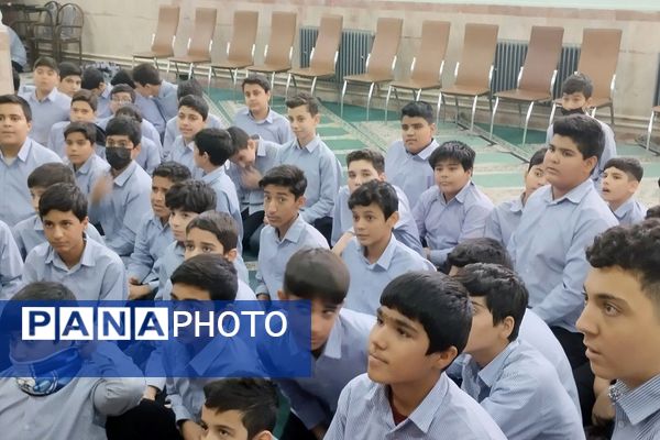 طنین زنگ قرآن و عترت در پیشوا؛ آغاز روزی معنوی در کنار مسئولان
