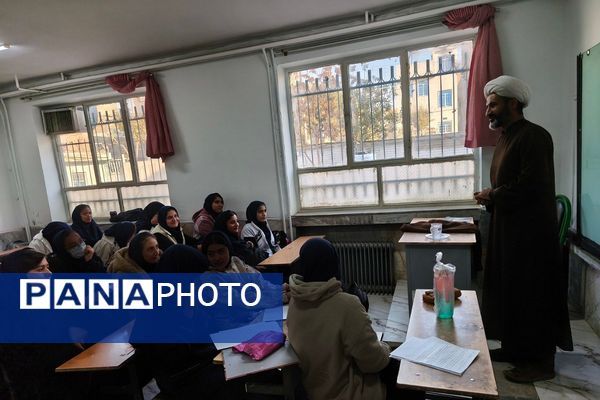 نشست تخصصی نماز در مدارس کهریزک 