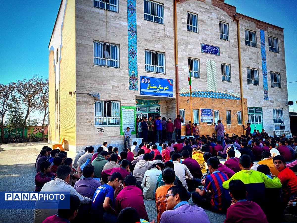 کاندیدای شورای دانش آموزی دبیرستان میثاق از برنامه های خود گفتند