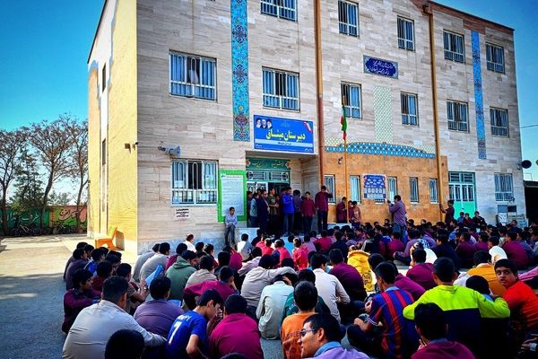 کاندیدای شورای دانش آموزی دبیرستان میثاق از برنامه های خود گفتند