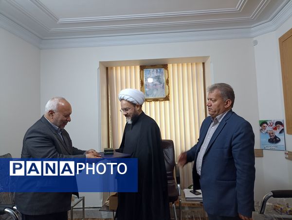 دیدار خبرنگاران شهرستان خلیل‌آباد با امام جمعه شهرستان به‌مناسبت روز خبرنگار