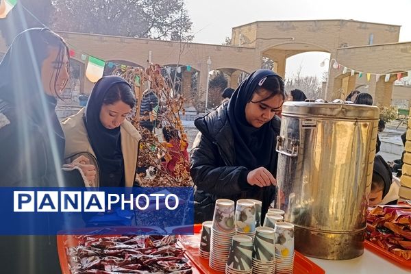 اردوی دانش‌آموزی تمشک مدارس دخترانه انصار و بعثت در زنجان