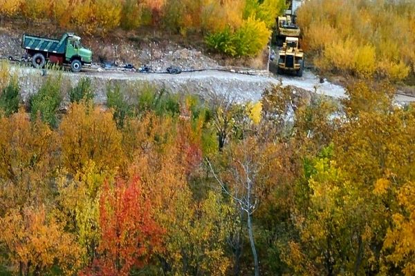 تصاویر زیبا از پاییز رنگارنگ در شهر دار السادات بار نیشابور 