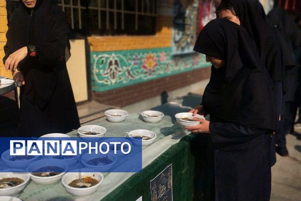 آیین فاطمیه با پخت آش نذری و مراسم عزاداری در دبیرستان شاهد صدیقه طاهره(س) اسلامشهر