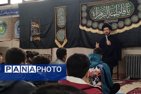 در اغنای دل‌ها هنرستان موفقیان اسلامشهر میزبان آیین فاطمیه و سفره احسان بانوی نور بود