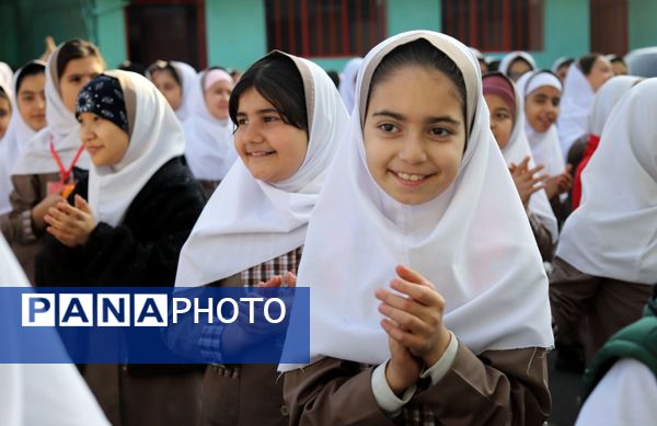 صبحگاهی غرق در علم و شادمانی در آموزشگاه جمهوری اسلامی ناحیه یک شهرستان بهارستان 