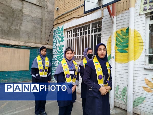 جشن روز مادر و جشنواره کیک و دسر در دبیرستان دخترانه دانشور ۲ 